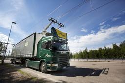 Scania показала гибридный 9-тонный грузовик, который мечтает стать троллейбусом