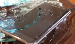 Смартфоны Samsung Galaxy S7 и S7 еdge отказываются заряжаться, если в разъеме micro-USB обнаружена влага