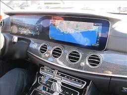 В приборных панелях автомобилей Mercedes E-Class будут использоваться гибкие панели OLED производства LG Display 