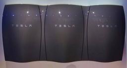 Tesla прекратила производство домашних аккумуляторов Powerwall емкостью 10 кВт•ч, готовясь к выпуску Powerwall 2.0