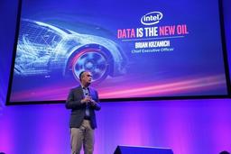 Intel называет информацию «новой нефтью», планируя вложить $250 млн в разработки, связанные с самоуправляемыми автомобилями