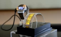 Компания WiseChip Semiconductor представила новые полупрозрачные и гибкие дисплеи PMOLED