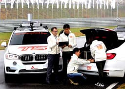 SK Telecom и BMW представили первые в мире автомобили с подключением к сетям 5G