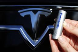 Tesla должна компании Panasonic 1,7 млрд долларов