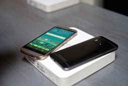 Аналитики считают, что HTC не удастся нарастить продажи в следующем году
