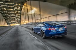 Tesla сумела значительно нарастить производство и поставки своих авто в прошедшем квартале