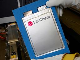 Samsung ведёт переговоры с LG Chem касательно поставок аккумуляторов для смартфона Galaxy S8