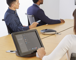 Logitech SmartDock — недешёвая док-станция для работы с сервисом Skype for Business, которая требует наличия планшета Surface Pro 4
