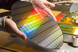 GlobalFoundries пообещала первые 7-нанометровые продукты в начале 2018 года