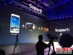 Смартфон SuperD D1 стоимостью $180 поставляется в комплекте с гарнитурой виртуальной реальности