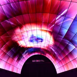 LG построила на IFA 2016 15-метровый тоннель из 216 панелей OLED суммарным разрешением почти полмиллиарда пикселей