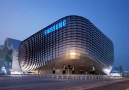 Выделяя больше средств на OLED, Samsung рискует потерять крупного заказчика полупроводниковых изделий