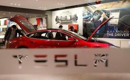 Электромобили Tesla получат обновленную версию автопилота