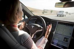 Tesla заверяла Mobileye, что не позволит водителям убирать руки с руля, но нарушила обещание
