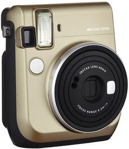 Специальная версия камеры моментальной печати Instax Mini 70 создана при участии дизайнера Майкла Корса