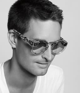 Snapchat сменила название на Snap Inc. и представила первое аппаратное решение — очки со встроенными камерами Spectacles
