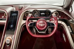 Концептуальный электромобиль Bentley EXP 12 Speed 6e оснащен изогнутым дисплеем OLED
