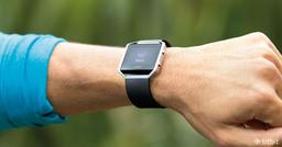 Fitbit выпустит свои первые умные часы осенью, хотя ранее собиралась сделать это весной