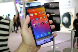 В Гонконге показали смартфон Doogee MIX, похожий на Xiaomi Mi Mix