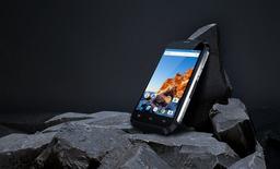 Смартфон Geotel G1 с аккумулятором емкостью 7500 мА•ч может заряжать одновременно несколько устройств