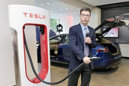Ветеран Tesla, который возглавлял отдел аккумуляторных батарей, покинул компанию после 11 лет работы