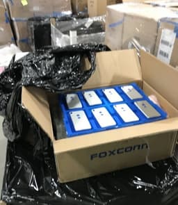 Первая реальная фотография задней панели нового смартфона iPhone демонстрирует сканер отпечатков пальцев