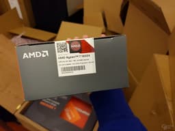 AMD представила процессоры Ryzen 7. Старшие модели будут поставляться без систем охлаждения