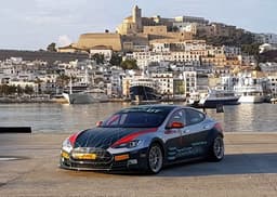 Для чемпионата Electric GT создали гоночные версии Tesla Model S с разгоном до 100 км/ч за 2,1 с