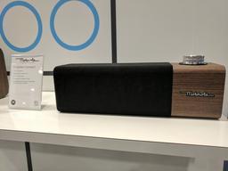 Motorola Cristofer Connect — умная акустическая система с поддержкой Alexa и Google Assistant, выполненная в стиле ретро