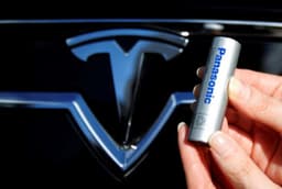 На «гигафабрике» Tesla начат выпуск аккумуляторов