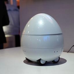Настольный робот, показанный Panasonic на CES 2017, похож на птицу