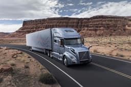 Volvo первой на рынке оснащает магистральные тягачи мультимедийной системой с поддержкой Apple CarPlay 