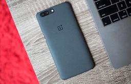 Некоторые экземпляры смартфона OnePlus 5 имеют дефект, связанный с дисплеем