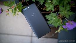 Представлен смартфон OnePlus 5 стоимостью 480 и 540 долларов