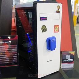 Компьютерный корпус Enermax Grace Fun напоминает холодильник