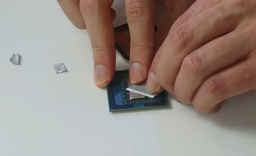 Качество термоинтерфейса между кристаллом CPU и теплораспределительной крышкой процессоров Ryzen оказалось отличным