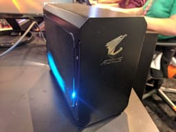 Док-станция Gigabyte Aorus GTX 1070 External Graphics Box оснащена видеокартой GeForce GTX 1070 