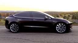 Tesla продала акций на 1,2 млрд долларов, чтобы подготовиться к старту производства автомобилей Model 3