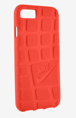 Чехлы Nike Air Force 1 и Rosche для смартфонов Apple iPhone 7 выглядят необычно