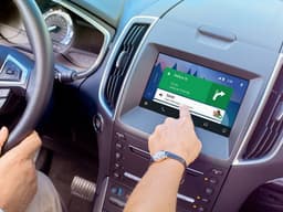 Ford выпустил обновление для автомобильной системы Sync 3, которое приносит поддержку Android Auto и Apple CarPlay