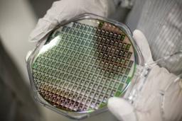 SK Hynix рассматривает возможность выделения контрактного полупроводникового производства в дочернее предприятие