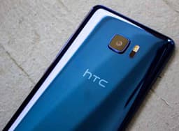 HTC сумела уменьшить убытки, но о прибыли пока говорить рано