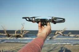 Дрон DJI Spark способен продержаться в воздухе не более 16 минут