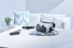 HTC Link — гарнитура виртуальной реальности, использующая смартфон, но при этом оснащённая собственными дисплеями и набором датчиков