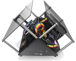 Диковинный компьютерный корпус Thermaltake Core P90 Tempered Glass Edition частично изготовлен из стекла