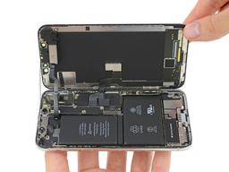 Разобрав iPhone X, специалисты iFixit нашли в нём сдвоенный аккумулятор и двойную печатную плату