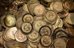 Курс Bitcoin превысил $5200