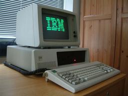 IBM снова отчиталась о снижении выручки, но на сей раз всего на 0,5%