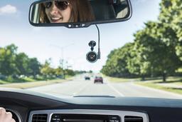 Garmin Speak — очень компактный навигатор с интегрированным голосовым помощником Alexa