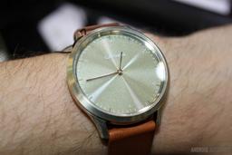 Гибридные умные часы Garmin Vivomove HR при неактивном экране неотличимы от обычных